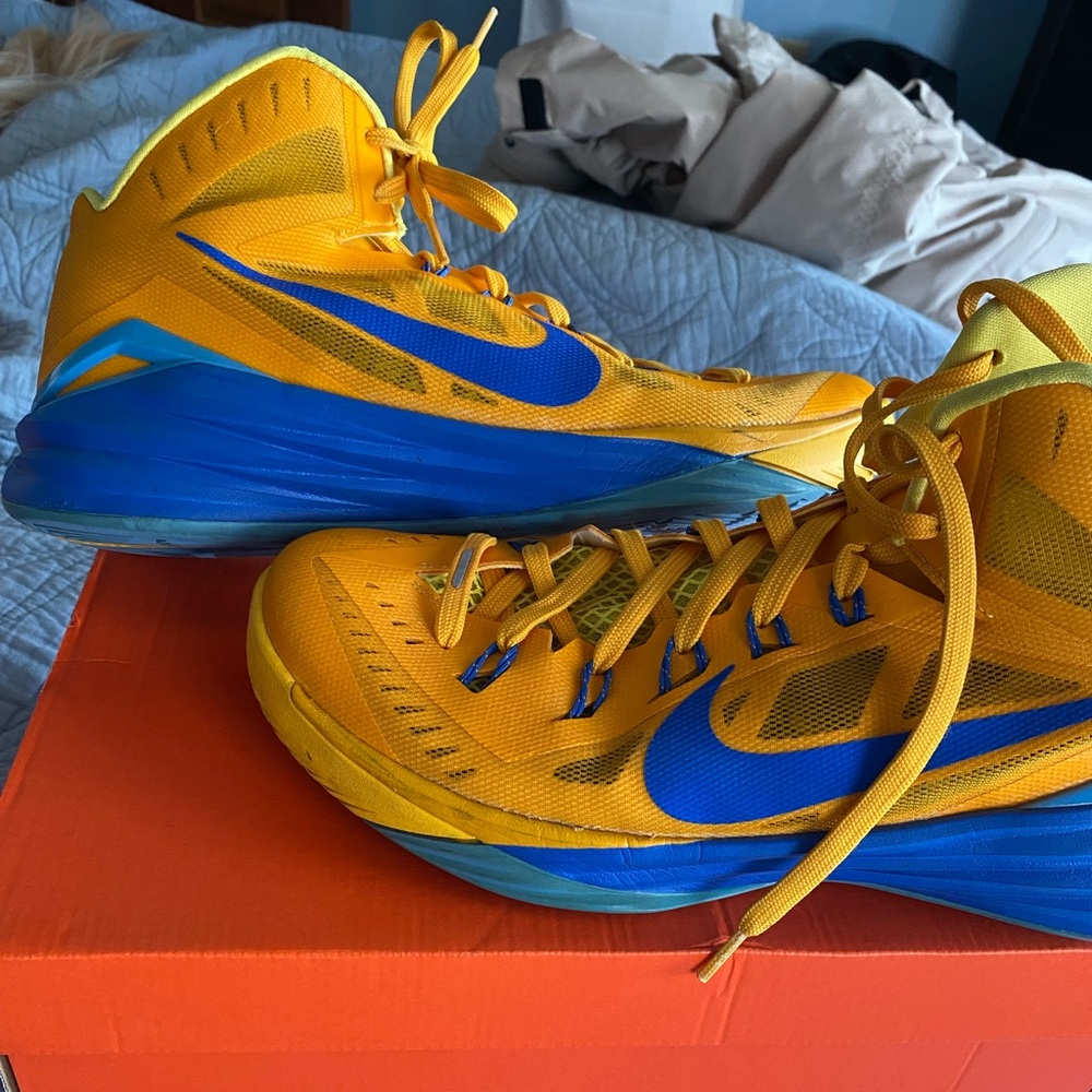 Nike Hyperdunk Shoes - image 1